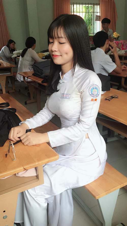 アオザイを着ているベトナム人女子高生の素人エロ画像-006