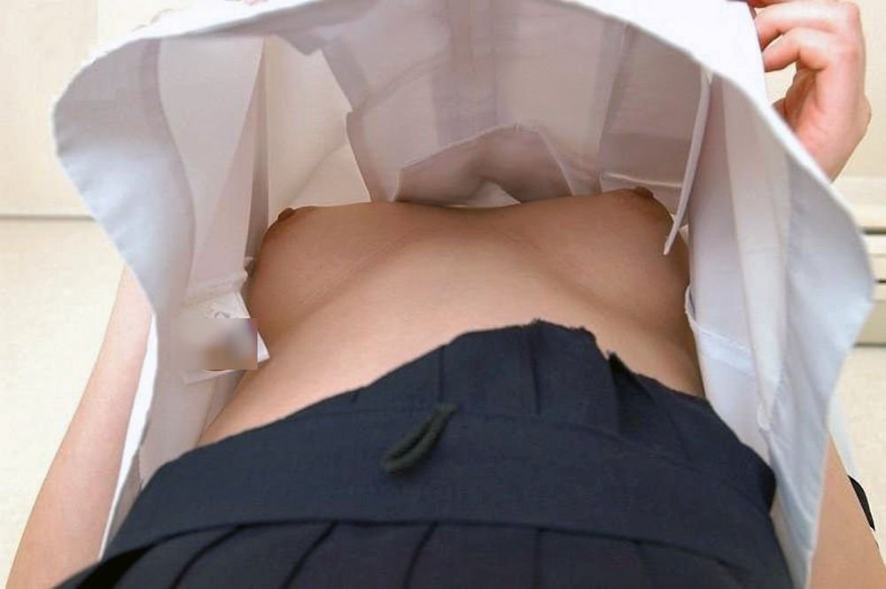 女子高生の着衣巨乳を街撮りした素人エロ画像-141