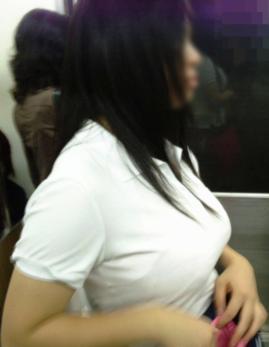 女子高生の着衣巨乳を街撮りした素人エロ画像-107