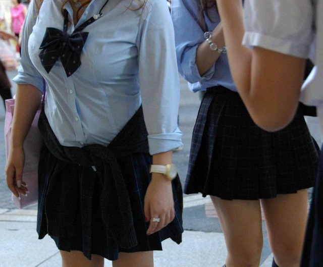 女子高生の着衣巨乳を街撮りした素人エロ画像-113