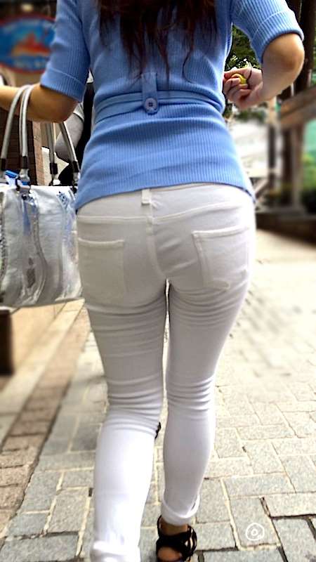 白いパンツやスカートのお尻を街撮りした素人エロ画像-108