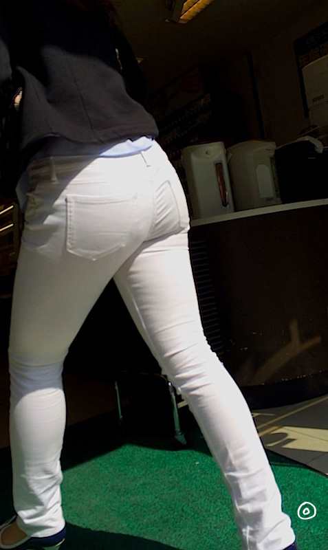 白いパンツやスカートのお尻を街撮りした素人エロ画像-053