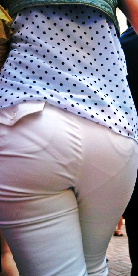 白のスカート・パンツの透けパン下半身の素人エロ画像-011