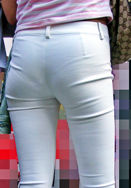白のスカート・パンツの透けパン下半身の素人エロ画像-003