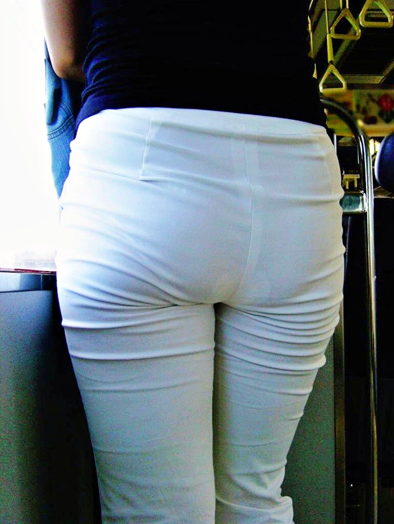 白のスカート・パンツの透けパン下半身の素人エロ画像-015