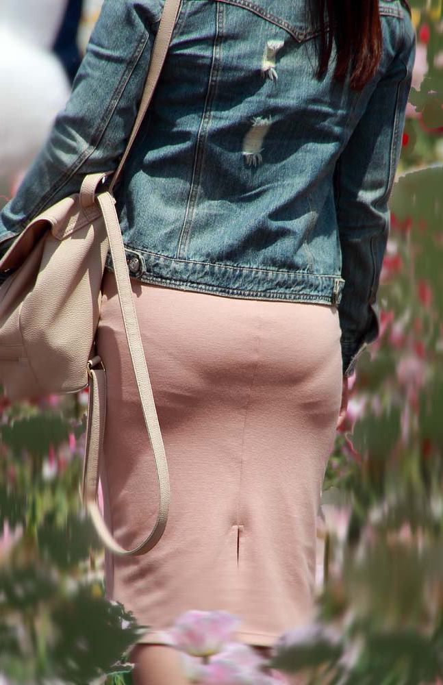 街で見かけたエッチなスカートお尻の素人エロ画像-009