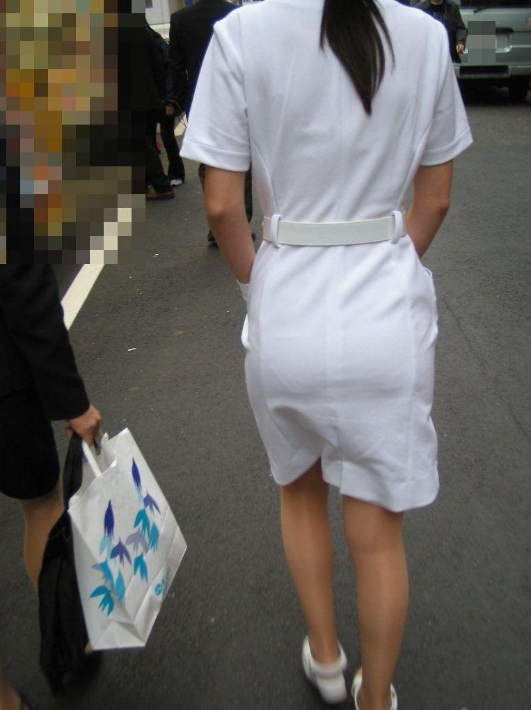 白衣やナース服からパン線透けパン透けブラしまくりな看護師さんを街撮りした素人エロ画像09