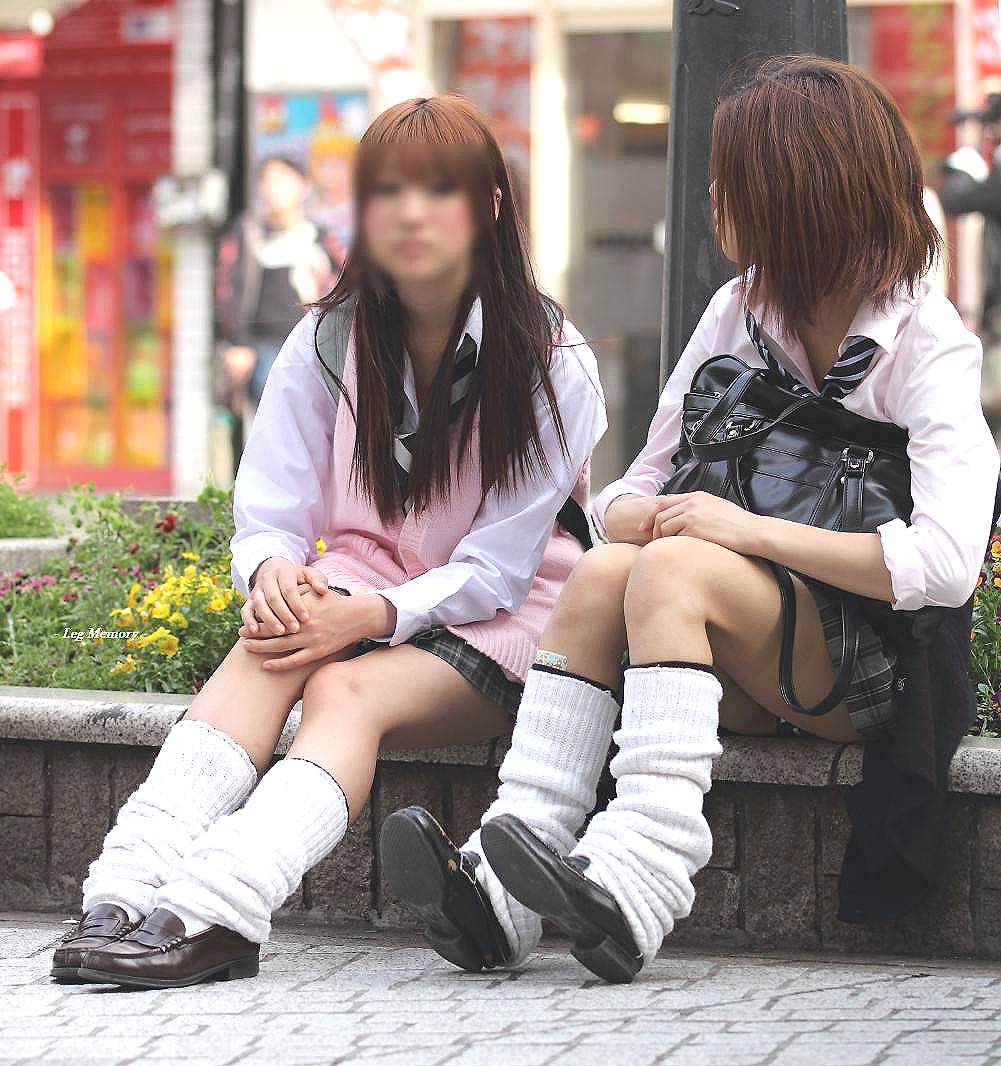 女子校生のパンチラ街撮り素人JKエロ画像10