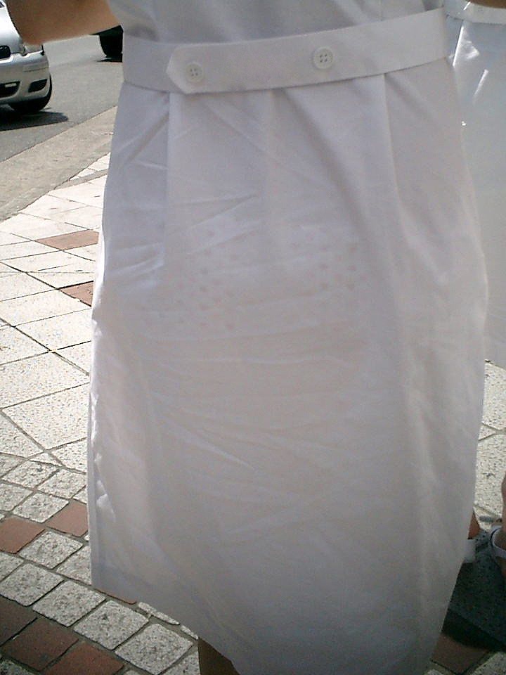 白衣やナース服からパン線透けパン透けブラしまくりな看護師さんを街撮りした素人エロ画像03