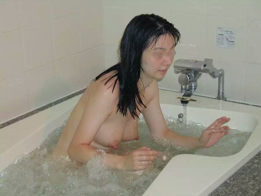 お風呂入ってる女子の素人エロ画像5