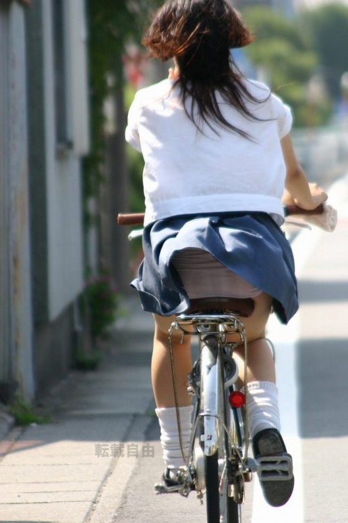 自転車お尻の街撮り素人エロ画像19