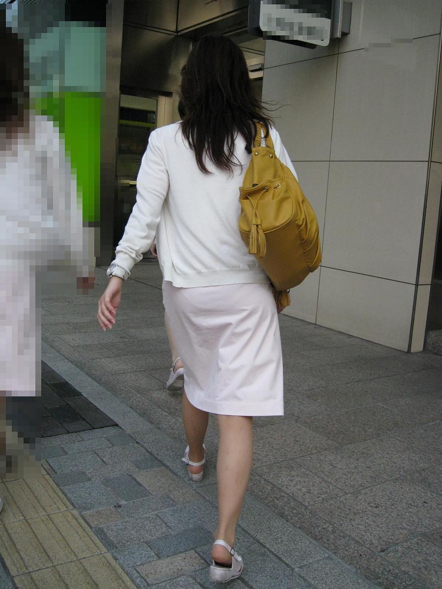 白衣やナース服からパン線透けパン透けブラしまくりな看護師さんを街撮りした素人エロ画像19