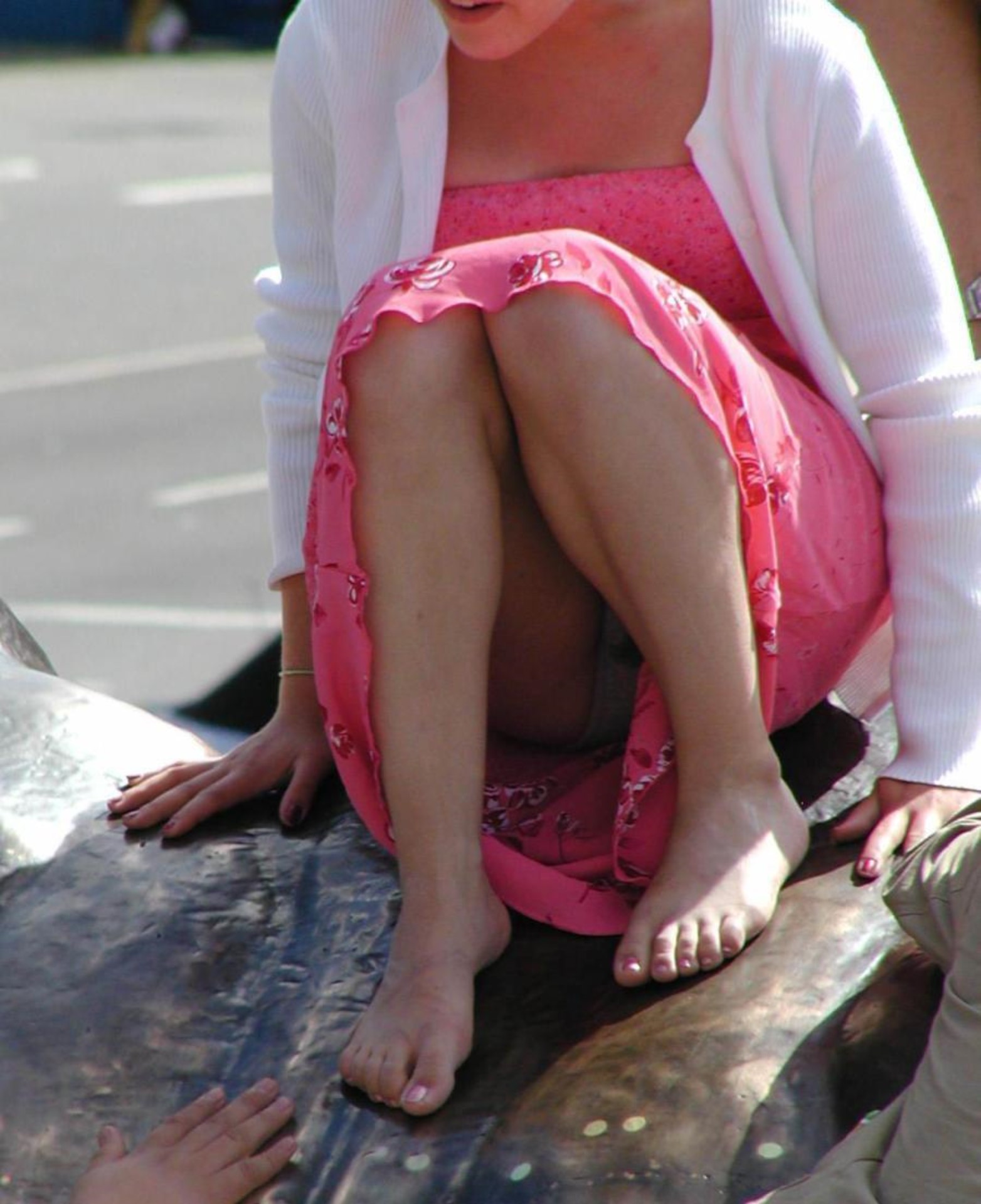 ロングスカートのパンチラ街撮り素人エロ画像10