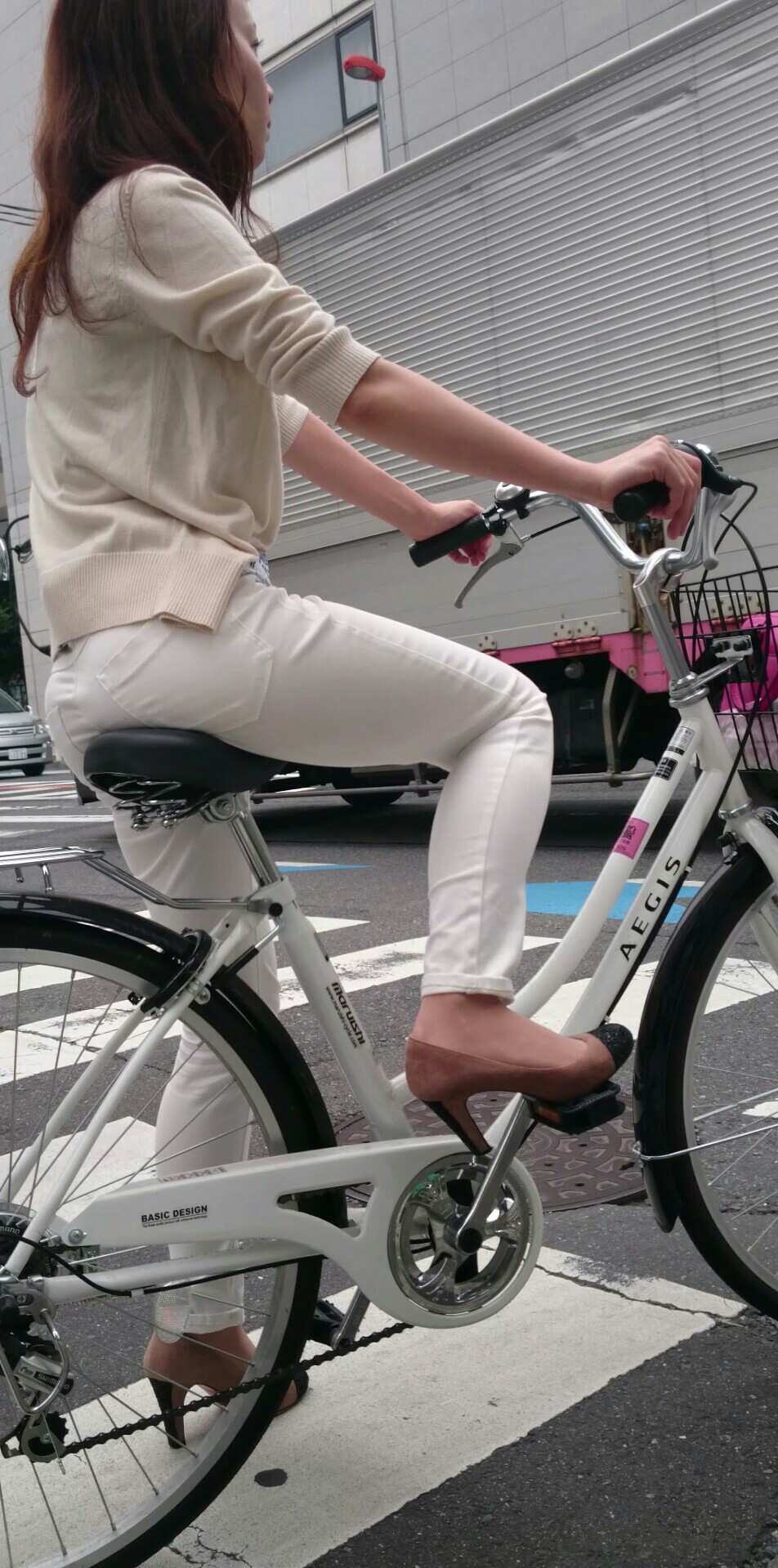 自転車お尻の街撮り素人エロ画像4