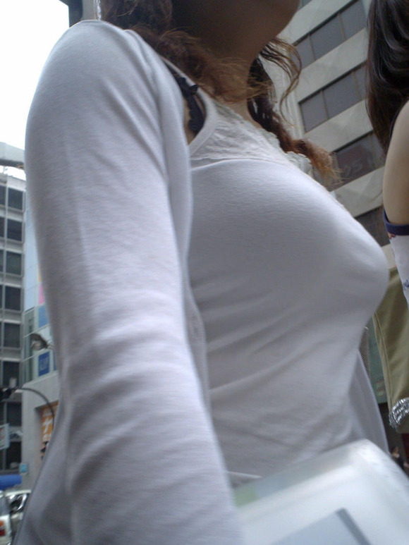 めっちゃエッチな着衣巨乳を街撮りした素人エロ画像23