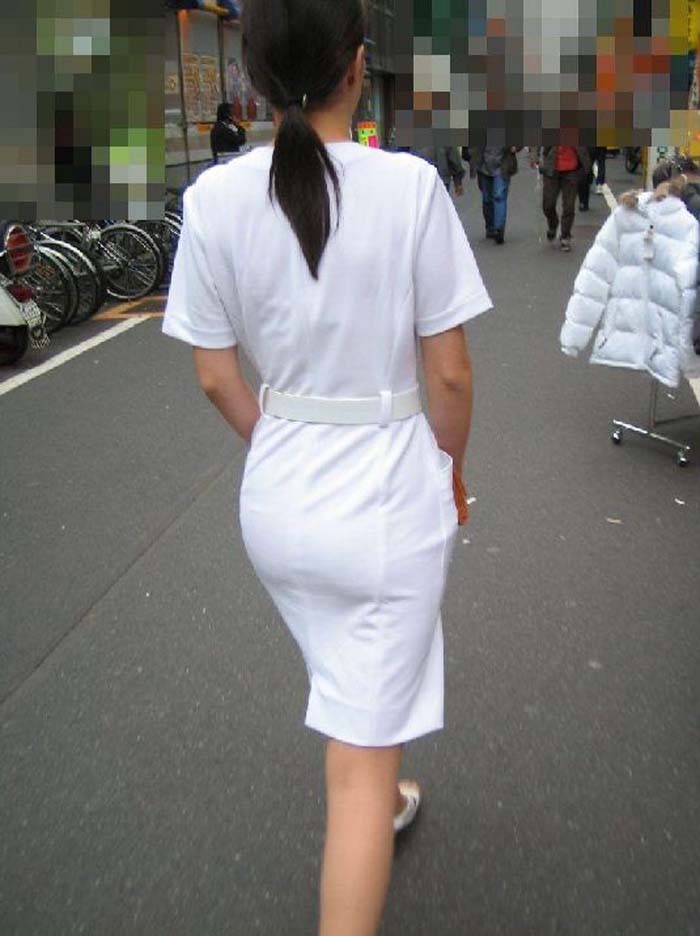 白衣やナース服からパン線透けパン透けブラしまくりな看護師さんを街撮りした素人エロ画像07