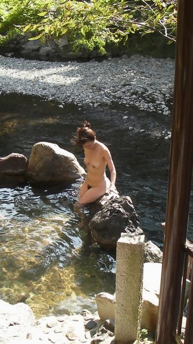 女湯の風景を撮った素人エロ画像8