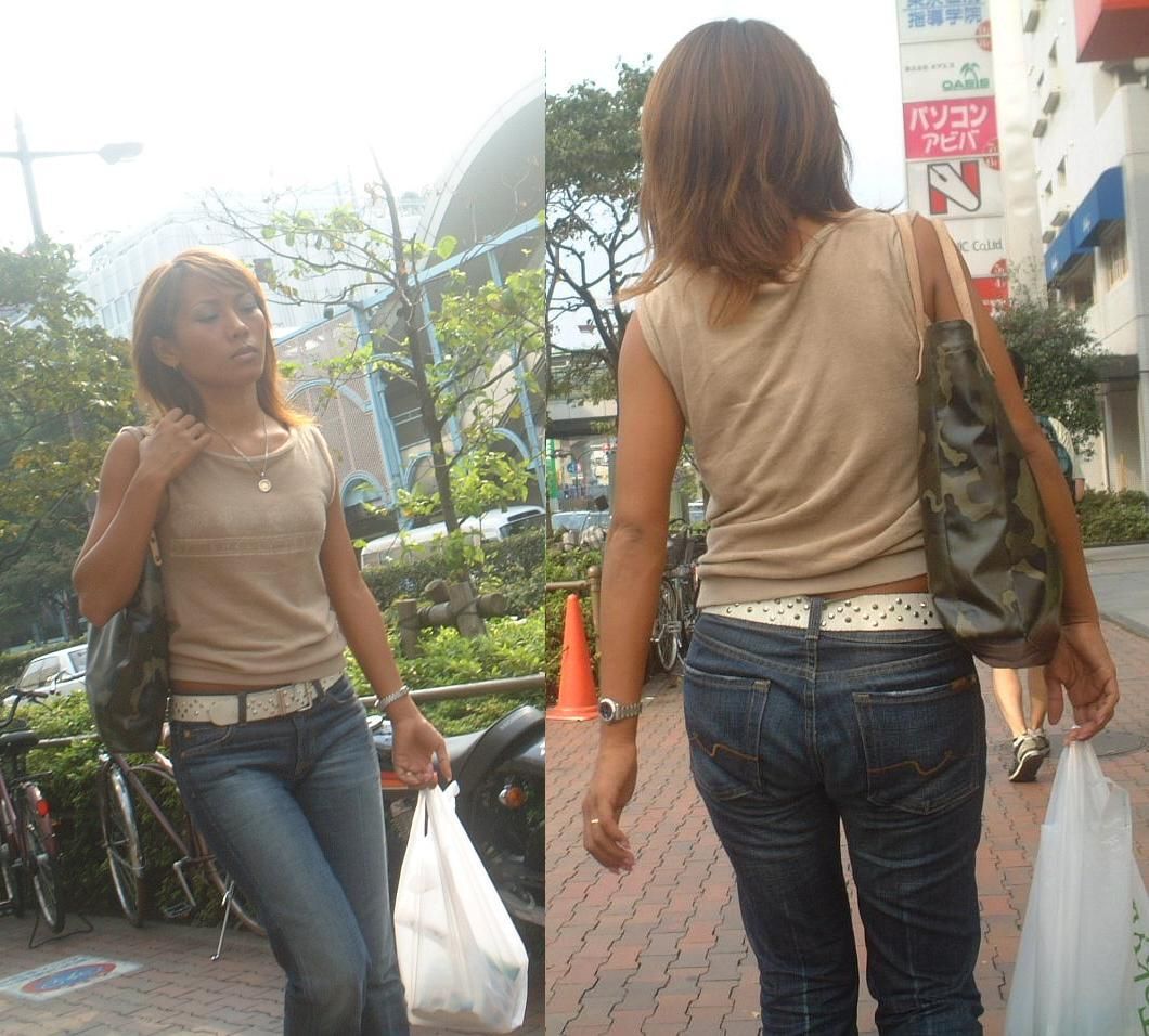 ジーンズにTシャツやタンクトップを着た女性の後姿の盗撮素人エロ画像19