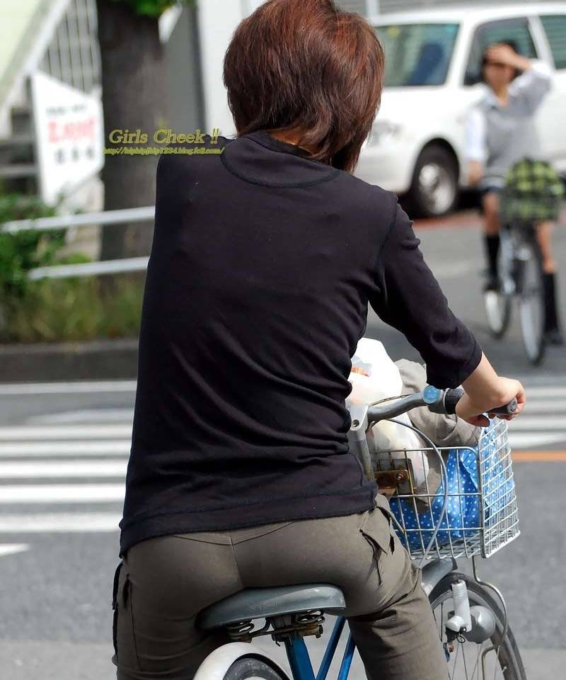 自転車お尻の街撮り素人エロ画像20