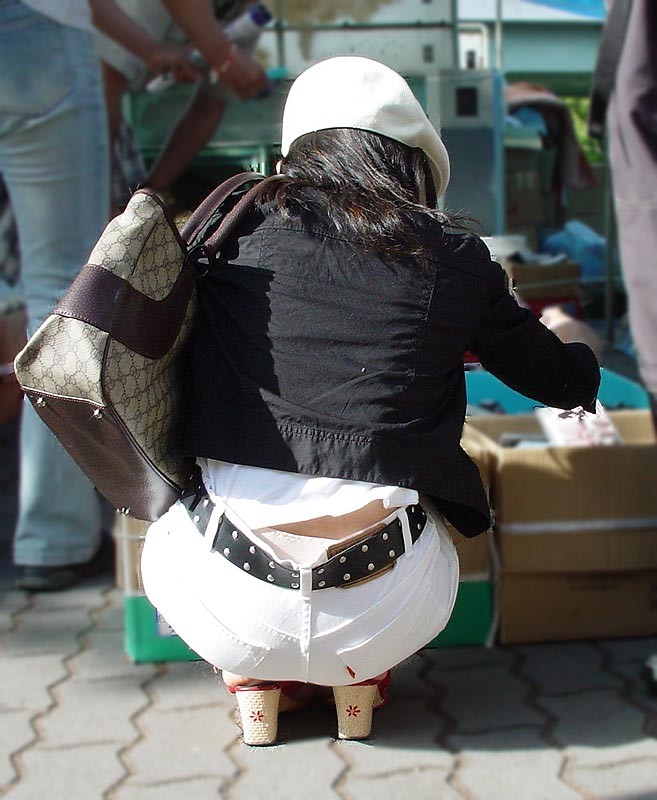 白パンツ・ジーンズのパン線透けパンお尻の街撮り素人エロ画像10