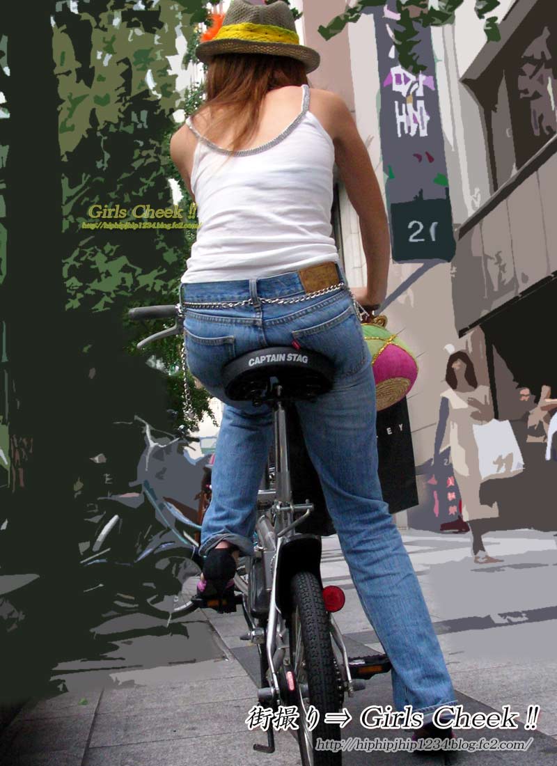 自転車のサドルに乗ってるお尻を街撮りした素人エロ画像19
